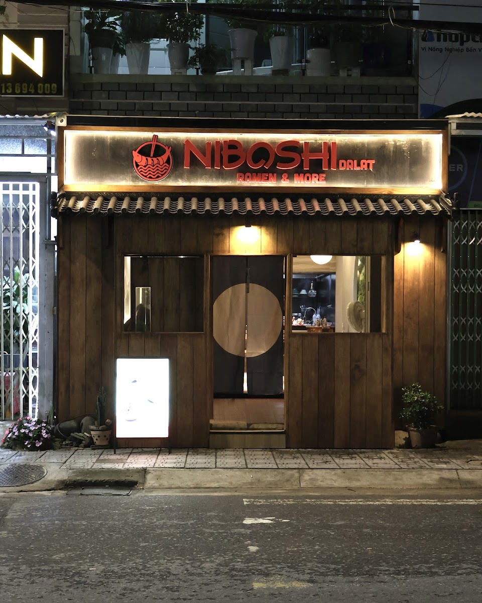 Niboshi Dalat - Oodles Of Noodles